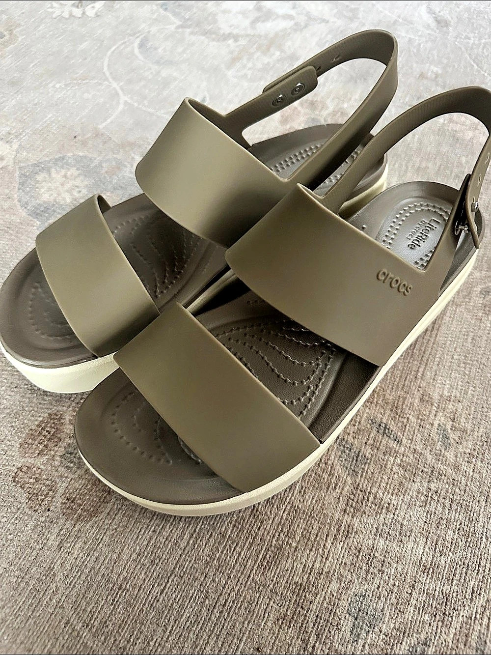 EUC! Crocs Brooklyn Low Wedge Women's Shoes - Size 8